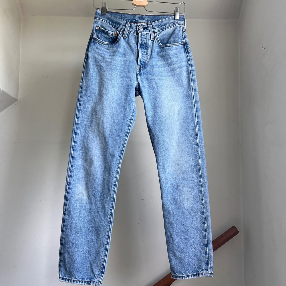 Levi's 501 Original Fit Jeans Size 26 Light Wash Straight Leg Denim Blue - Picture 8 of 8